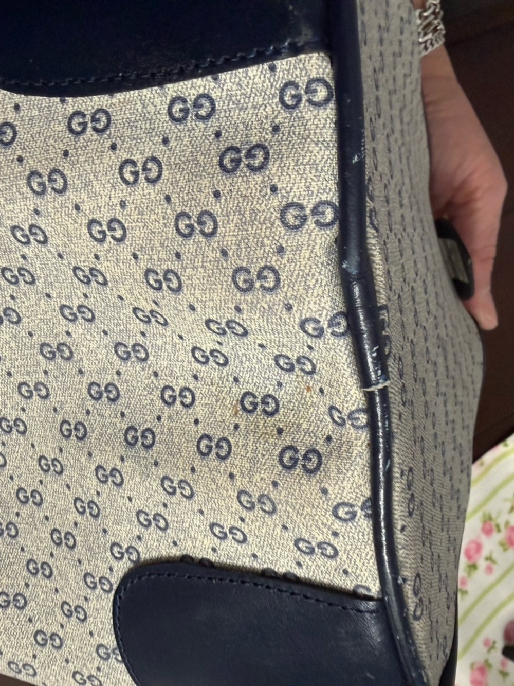 Vintage Gucci Beige GG Canvas Tote with Navy Leather Trim and Gold Hardware - Picture 6 of 7
